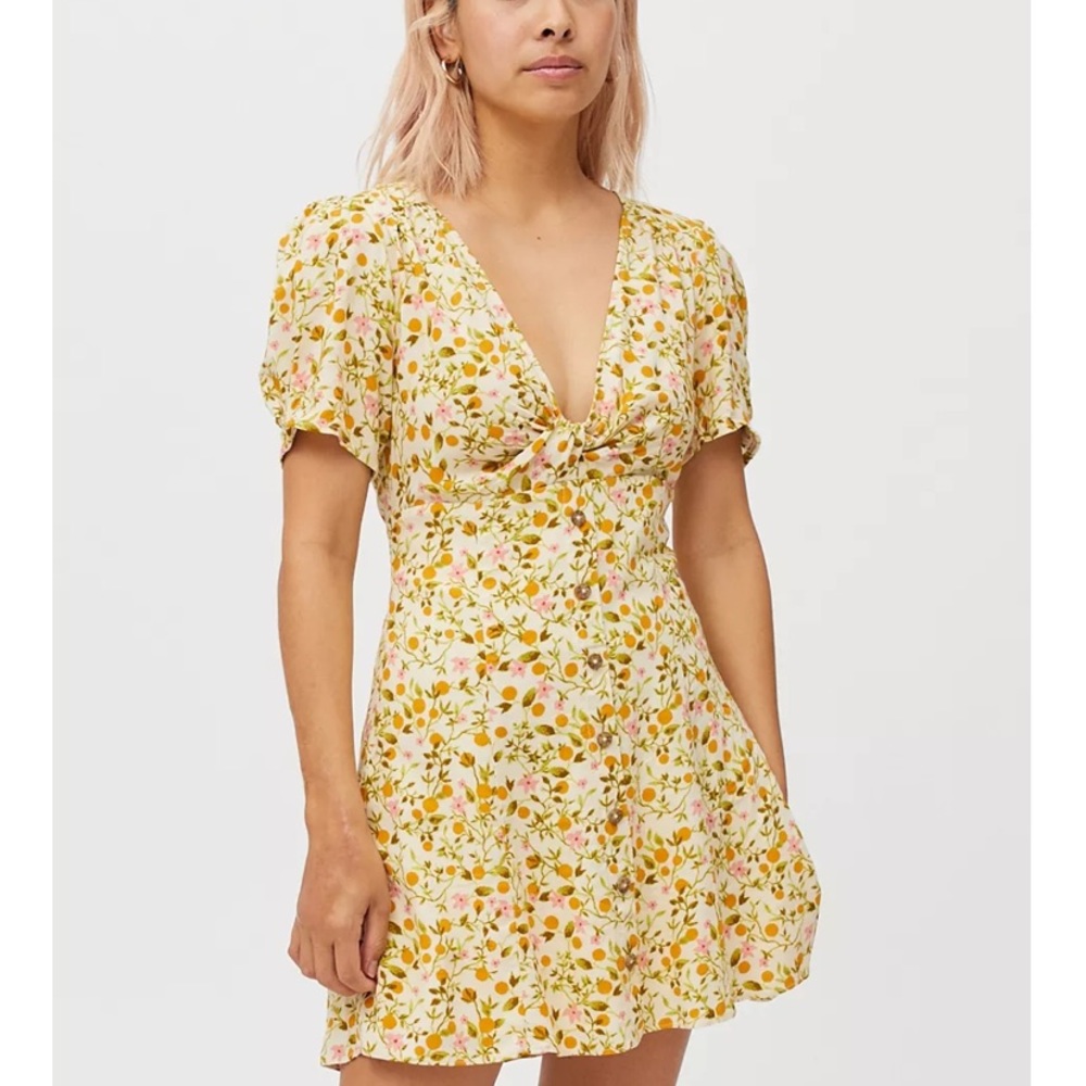 NWT UO URBAN OUTFITTERS Bettie Twist Front Dress